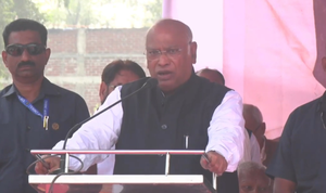 कांग्रेस अध्यक्ष खड़गे ने मोदी, योगी, शाह, हिमंता पर बोला जुबानी हमला, कहा-साधु के वस्त्र पहनते हैं, पर भाषा टेररिस्टों की बोलते हैं