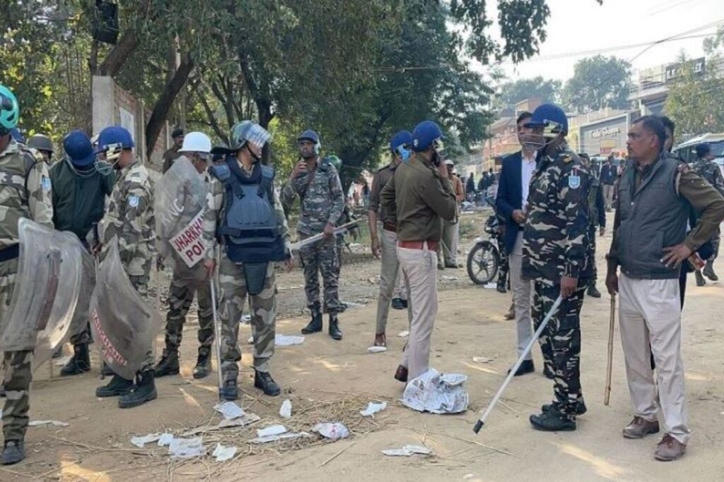 JSSC CGL Protest: जेएसएससी ऑफिस के बाहर लाठीचार्ज, देवेंद्र महतो हिरासत में