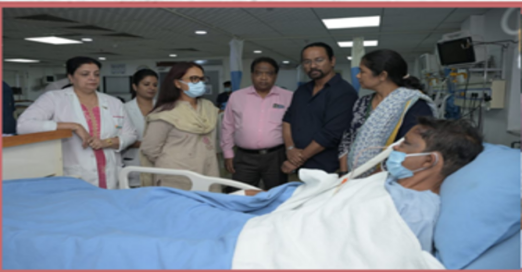 Ranchi News: कृषि मंत्री शिल्पी नेहा तिर्की ने अस्पताल में पूर्व हॉकी खिलाड़ी विमल लकड़ा से की मुलाकात, स्वास्थ्य लाभ की दी शुभकामनाएं