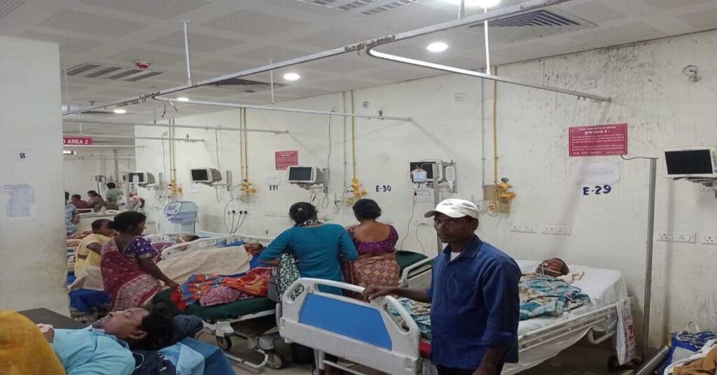 Ranchi News: रिम्स ट्रॉमा सेंटर व सेंट्रल इमरजेंसी में दर्जनों मॉनिटर बेकार, कनेक्शन न होने से मरीजों की मॉनिटरिंग ठप