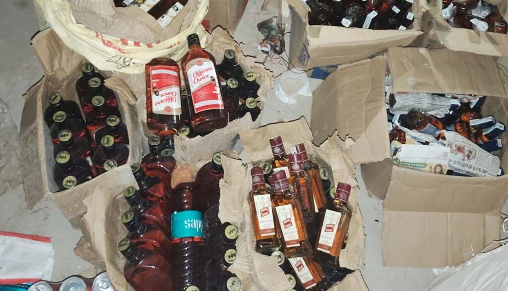 Ranchi News: रांची में नकली शराब रैकेट का भंडाफोड़, पुलिस ने पांच को किया गिरफ्तार
