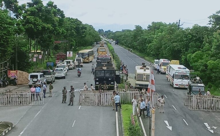 Ranchi News: नगड़ी में रिम्स-2 विरोध पर सख्ती, पुलिस ने प्रदर्शनकारियों को पहुंचने से पहले ही रोका