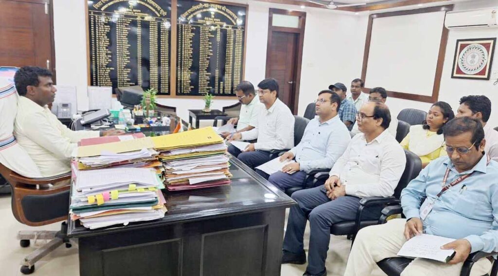 Ranchi News: रांची में नगर पालिका चुनाव 2025 की तैयारियों की समीक्षा बैठक आयोजित