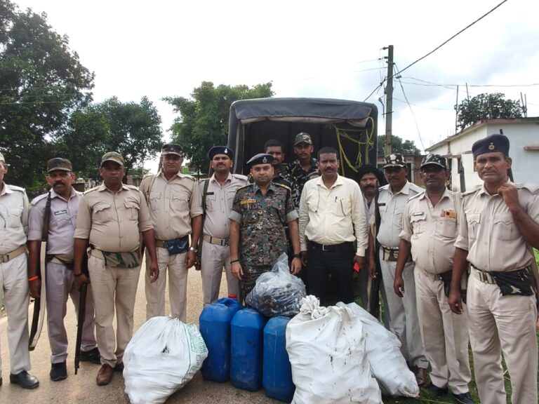 Giridih News: गिरिडीह में उत्पाद विभाग की बड़ी कार्रवाई: अवैध शराब फैक्ट्री ध्वस्त, सामग्री जब्त