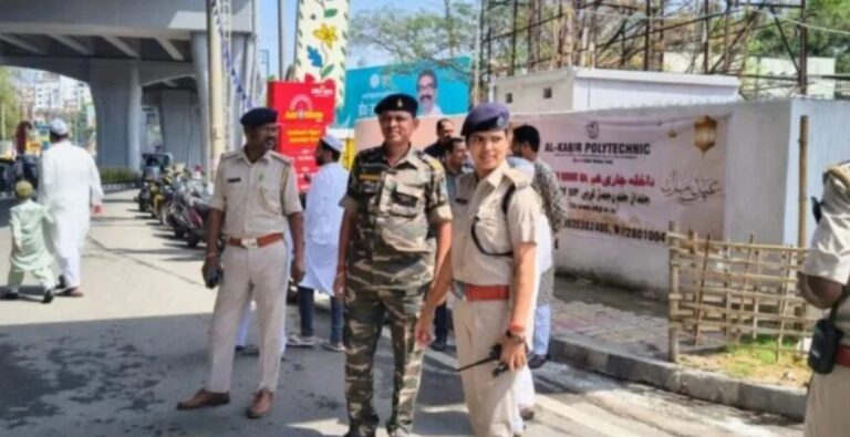रांची के डोरंडा ईदगाह में अदा हुई ईद की नमाज़, सुरक्षा में मुस्तैद दिखी पुलिस