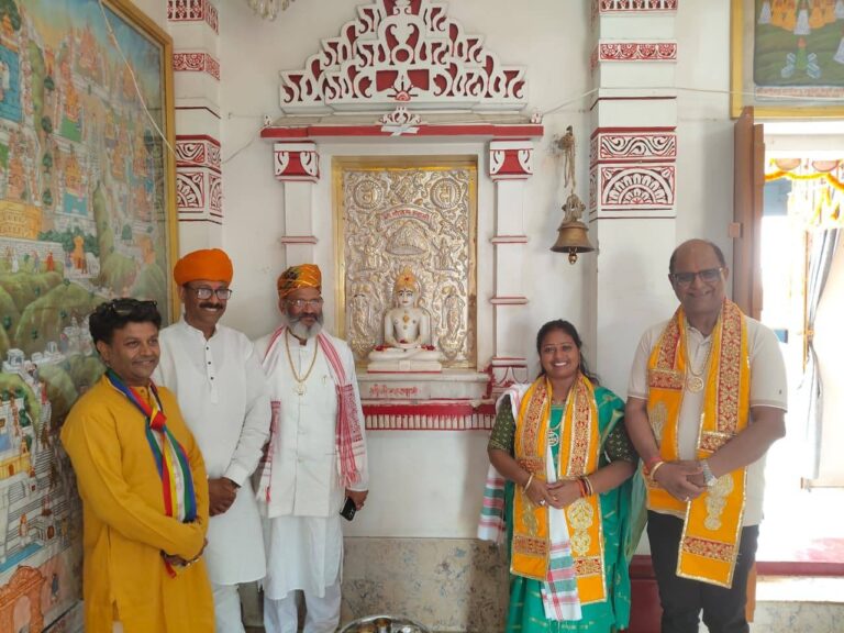 महावीर जयंती: रांची में कल्याणक महोत्सव में शामिल हुईं मेयर रोशनी खलखो, दिया शांति और अहिंसा का संदेश