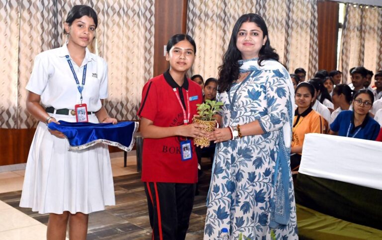 UPSC में 42वीं रैंक लाने वाली अपूर्वा वर्मा ने DPS बोकारो में साझा किया अनुभव, छात्रों को दी सफलता की टिप्स