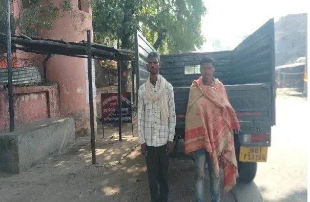 लातेहार में सनसनी: गुस्से में पिता ने बेटे की चाकू से हत्या, बीच-बचाव में एक और घायल