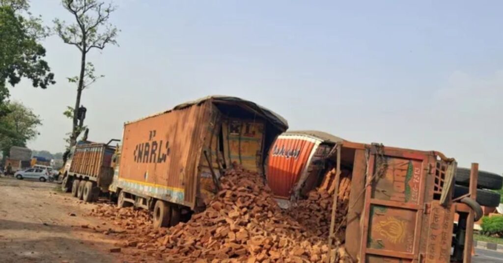 हजारीबाग में भीषण सड़क हादसा, अनियंत्रित ट्रेलर ने तीन वाहनों को मारी टक्कर, दो की मौत