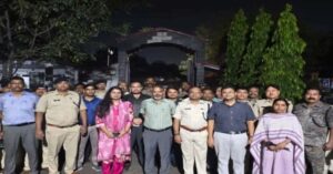 गिरिडीह केंद्रीय कारा में देर रात छापेमारी, डीसी-एसपी के नेतृत्व में सुरक्षा व्यवस्था की हुई जांच