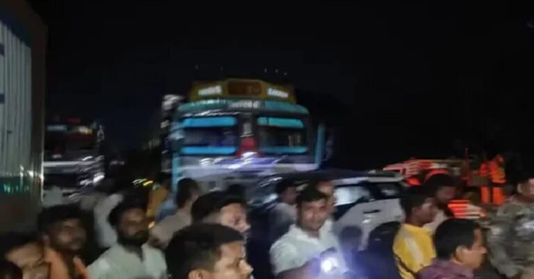 हजारीबाग की दनुआ घाटी में बड़ा सड़क हादसा, 6 वाहन आपस में टकराए, कई घायल
