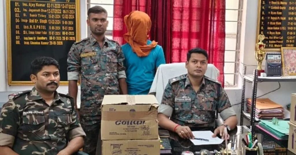 पलामू में शराब तस्करी पर पुलिस की बड़ी कार्रवाई, एक्सयूवी से 100 बोतल अवैध शराब बरामद, चालक गिरफ्तार