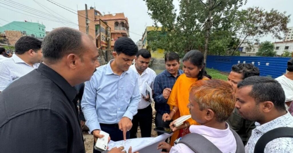 पंचशील नगर में जलजमाव पर सख्त हुआ नगर निगम, 23 भवन मालिकों को नोटिस, 10 करोड़ की नाली परियोजना जल्द शुरू होगी