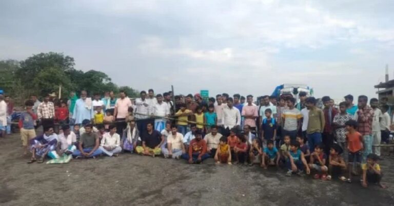 भारी बारिश के बाद घरों और मस्जिद में घुसा पानी, ग्रामीणों ने फोरलेन सड़क जाम की