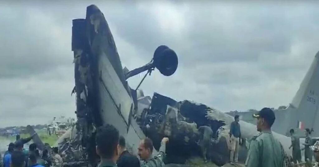 जोरहाट एयरबेस पर भारतीय वायु सेना का AN-32 विमान दुर्घटनाग्रस्त, लैंडिंग के दौरान लगी आग