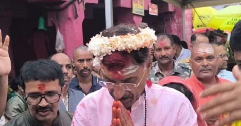 रक्षा राज्य मंत्री संजय सेठ ने बाबा बैद्यनाथ मंदिर में की पूजा, विकसित भारत और प्रधानमंत्री मोदी के दीर्घायु होने की कामना
