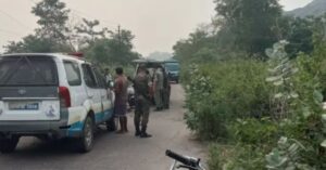 धनबाद में सड़क किनारे मिला अज्ञात व्यक्ति का शव, चेहरे पर चोट के निशान; जांच में जुटी पुलिस