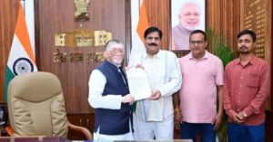 गढ़वा विधायक सत्येंद्र नाथ तिवारी ने राज्यपाल से की मुलाकात, एनपीयू छात्रों की समस्याओं पर सौंपा मांग पत्र