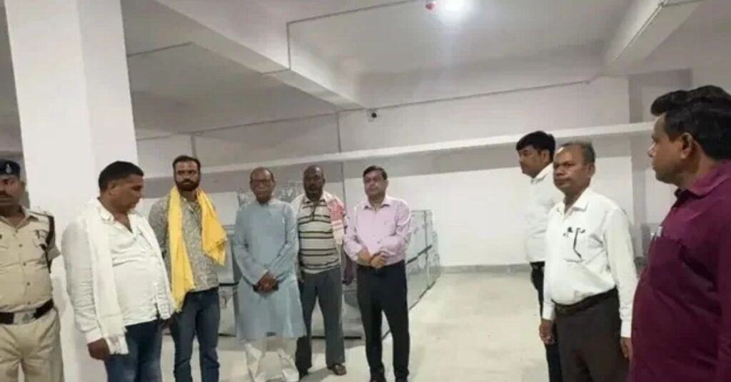 डीसी पशुपति नाथ मिश्रा ने किया ईवीएम-वीवीपैट वेयरहाउस का निरीक्षण, सुरक्षा व्यवस्था की ली विस्तृत जानकारी