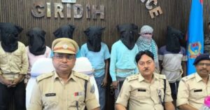 गिरिडीह डबल मर्डर केस का खुलासा: जमीन विवाद और जादू-टोना के शक में दंपती की हत्या, परिवार के 7 सदस्य गिरफ्तार