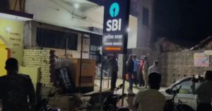 डुमरिया एसबीआई शाखा में सीबीआई की बड़ी कार्रवाई, 77 हजार रुपये रिश्वत लेते शाखा प्रबंधक और कैशियर गिरफ्तार