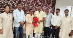 बीजेपी संगठन विस्तार को लेकर सक्रियता तेज, सांसद मनीष जायसवाल से मिले संगठन प्रभारी