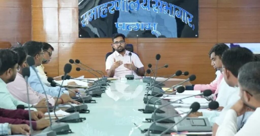 ऋण वितरण में देरी पर डीसी शशि रंजन सख्त, बैंकों और अधिकारियों को लगाई फटकार