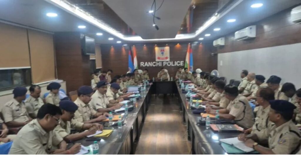 रांची में अपराध नियंत्रण को लेकर एसएसपी राकेश रंजन सख्त, जेल से छूटे अपराधियों की निगरानी और विशेष अभियान के निर्देश