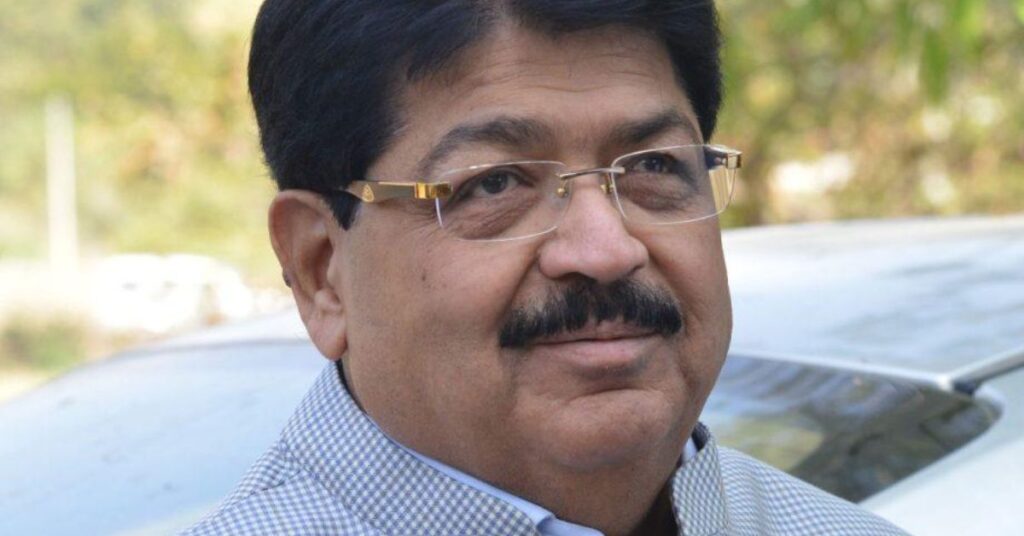 प्रत्याशी परिमल नाथवानी ने भरा नामांकन, कहा- सभी दलों के समर्थन की उम्मीद