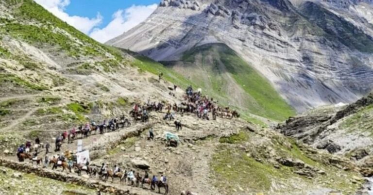 अमरनाथ यात्रा 2026 ने बनाया नया रिकॉर्ड, 12 दिनों में 3 लाख श्रद्धालुओं ने किए बाबा बर्फानी के दर्शन