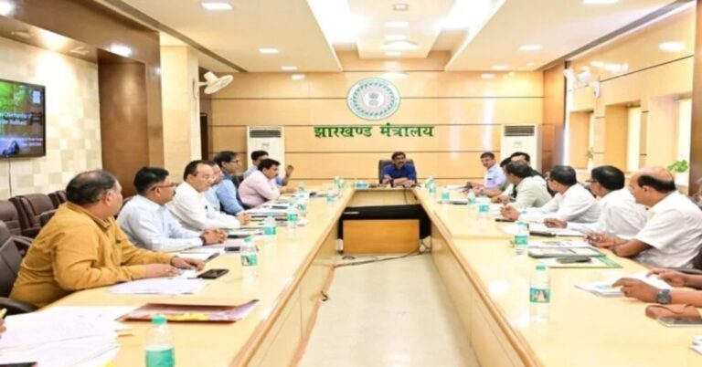 झारखंड कैबिनेट के 49 प्रस्तावों पर मुहर, गंभीर बीमारियों से पीड़ित छात्रों को बोर्ड परीक्षा में उपस्थिति में छूट, दो नए डिग्री कॉलेज बनेंगे