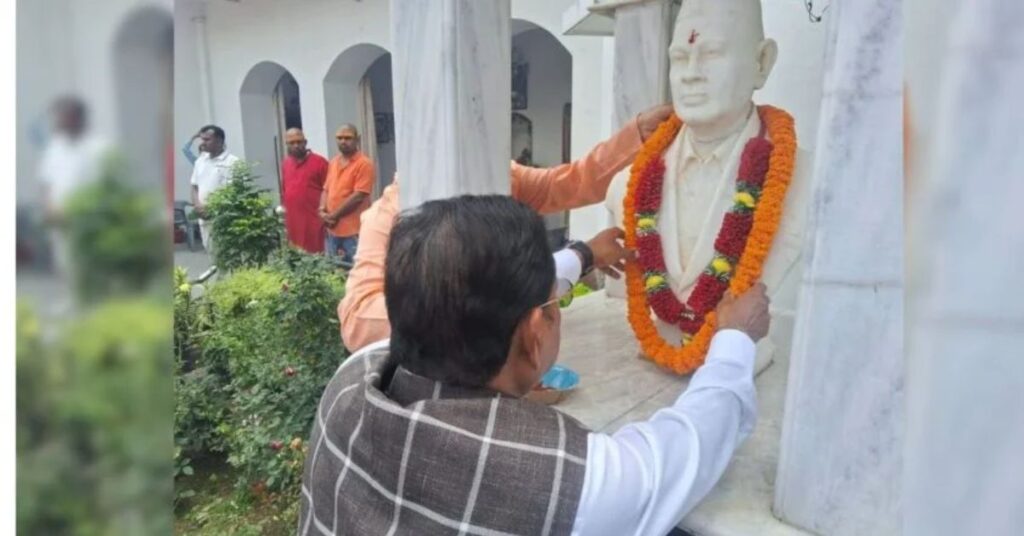 लोहरदगा में राय साहब बलदेव साहू की पुण्यतिथि श्रद्धापूर्वक मनाई गई, धीरज साहू ने दी भावभीनी श्रद्धांजलि