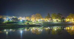 Netarhat Lake View Park: रात में रंग-बिरंगी रोशनी से जगमगाता लेक व्यू पार्क बना पर्यटकों की पहली पसंद
