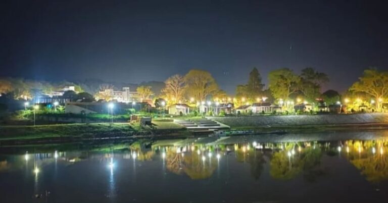 Netarhat Lake View Park: रात में रंग-बिरंगी रोशनी से जगमगाता लेक व्यू पार्क बना पर्यटकों की पहली पसंद