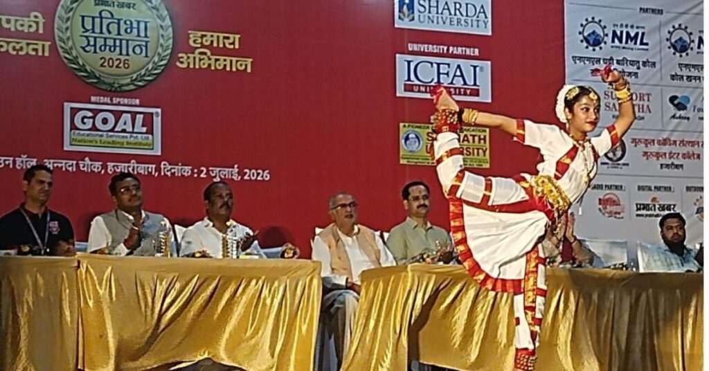 प्रभात खबर सम्मान समारोह: हजारीबाग में 936 मेधावी छात्र-छात्राएं सम्मानित, एसपी अमन कुमार ने सुनाई संघर्ष और सफलता की कहानी