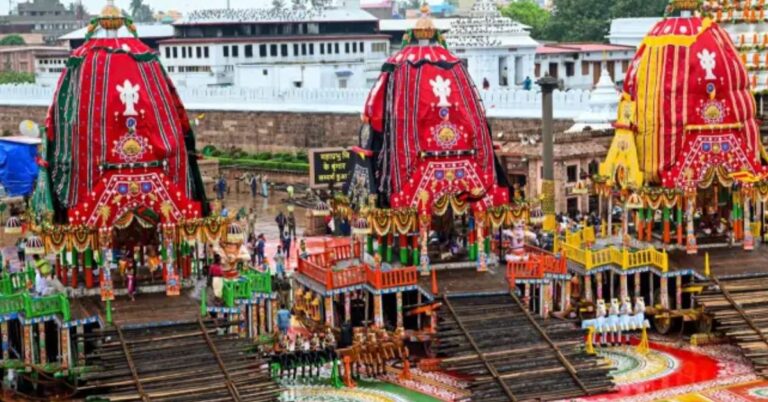 पुरी में श्रद्धा और उत्साह के साथ शुरू हुई भगवान जगन्नाथ की रथयात्रा, लाखों भक्तों ने खींचा रथ