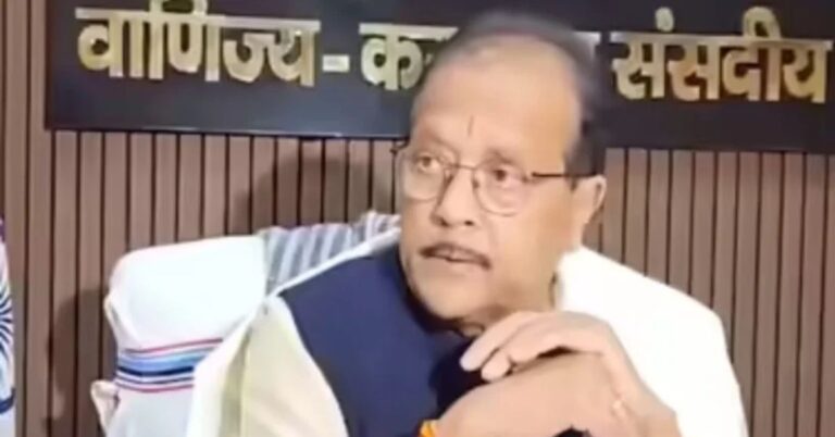 झारखंड में अधिकारियों के रवैये पर सियासत तेज, वित्त मंत्री राधाकृष्ण किशोर को कांग्रेस का समर्थन, बीजेपी ने भी उठाए सवाल