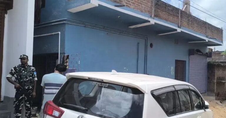 देवघर में मुखिया सुनीता देवी के ठिकानों पर आयकर विभाग की छापेमारी, बिहार से जुड़े मामले में जांच जारी