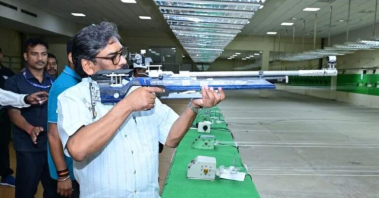 हेमंत सोरेन ने खेलगांव शूटिंग रेंज का किया औचक निरीक्षण, बदहाल व्यवस्था पर जताई नाराजगी, अधिकारियों को दिए सख्त निर्देश