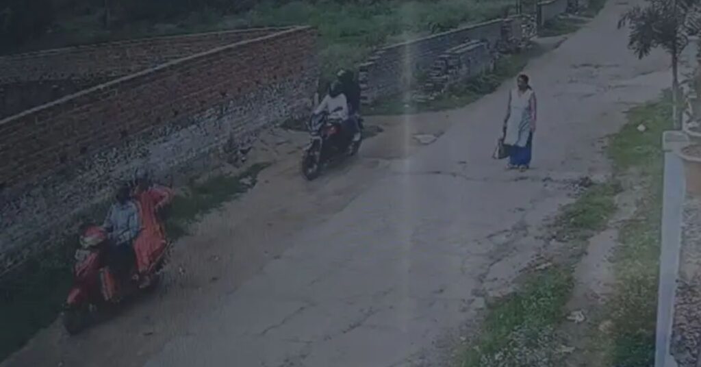 रांची में दिनदहाड़े महिला से सोने की चेन की छिनतई, बरियातू थाना के पास अपाचे बाइक सवार बदमाश फरार