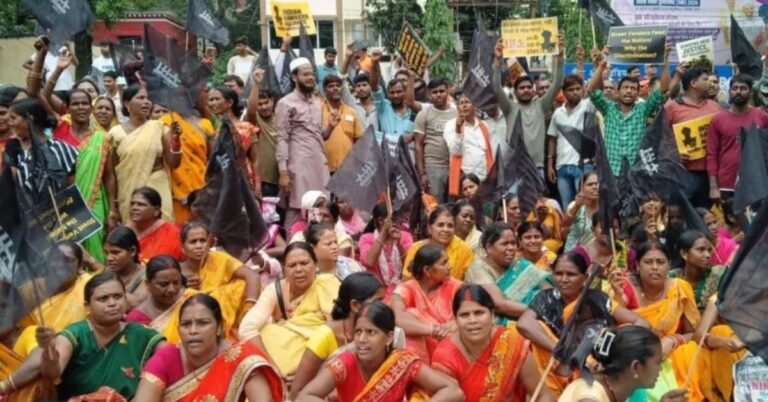 रांची में अतिक्रमण हटाओ अभियान के खिलाफ फुटपाथ दुकानदारों का प्रदर्शन, बोले- पहले पुनर्वास, फिर हटाओ