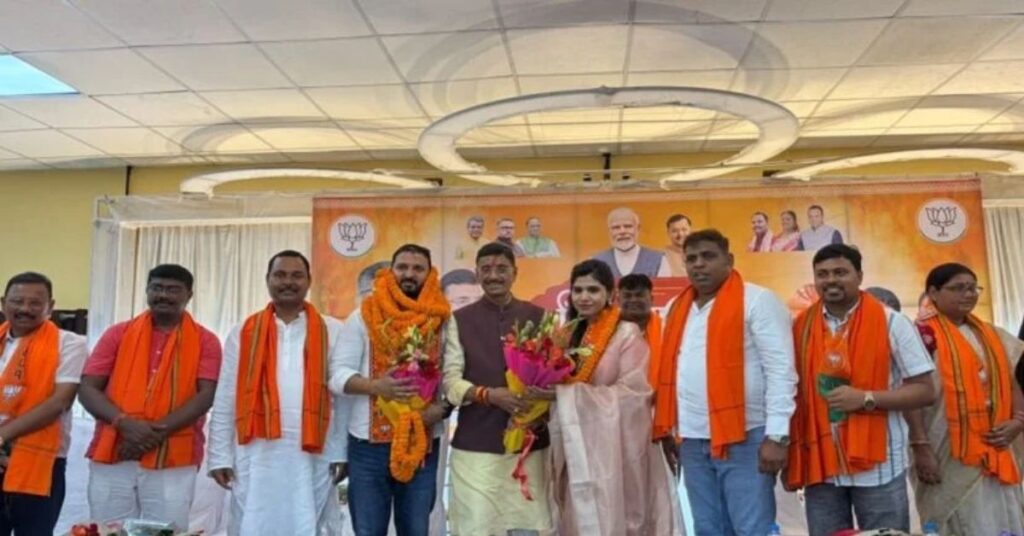 रांची में भाजपा का सदस्यता अभियान तेज, सामाजिक कार्यकर्ता सुमित दुबे और श्वेता दुबे सैकड़ों समर्थकों के साथ पार्टी में शामिल
