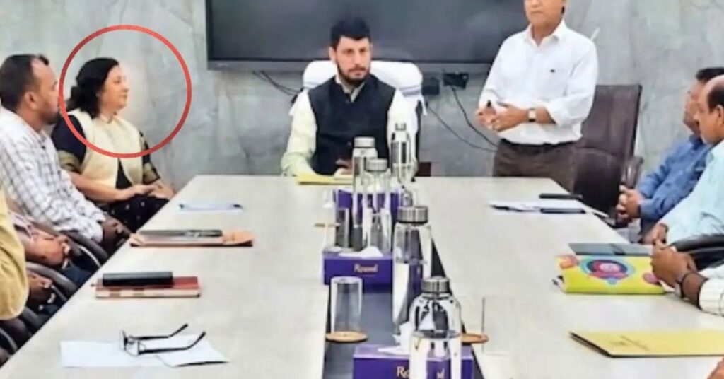 रांची विश्वविद्यालय पहुंचे सूचना आयुक्त डॉ. तनुज खत्री, कुलपति की कुर्सी पर बैठने से उठा विवाद; आरटीआई व्यवस्था सुधारने के दिए निर्देश