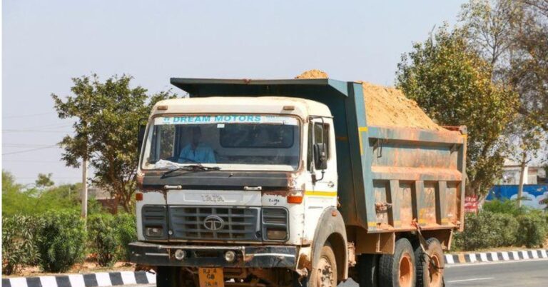 रांची में फिर महंगा हुआ बालू, अवैध खनन और तस्करी के आरोपों से गरमाया मामला