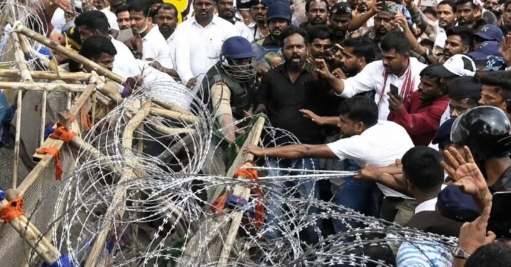 JPSC-JSSC छात्र आंदोलन: विधानसभा घेराव के दौरान पुलिस-प्रदर्शनकारियों में भिड़ंत, आंसू गैस और लाठीचार्ज; कई छात्र घायल