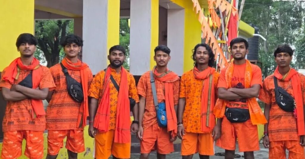 पतरातू रेलवे कॉलोनी से देवघर के लिए रवाना हुआ कांवरियों का जत्था