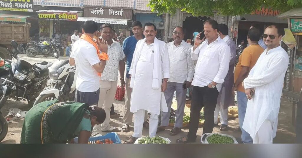 गढ़वा में भाजपा का जोरदार प्रदर्शन, JPSC-JSSC विवाद पर सरकार से पूछा- CBI जांच से परहेज क्यों?
